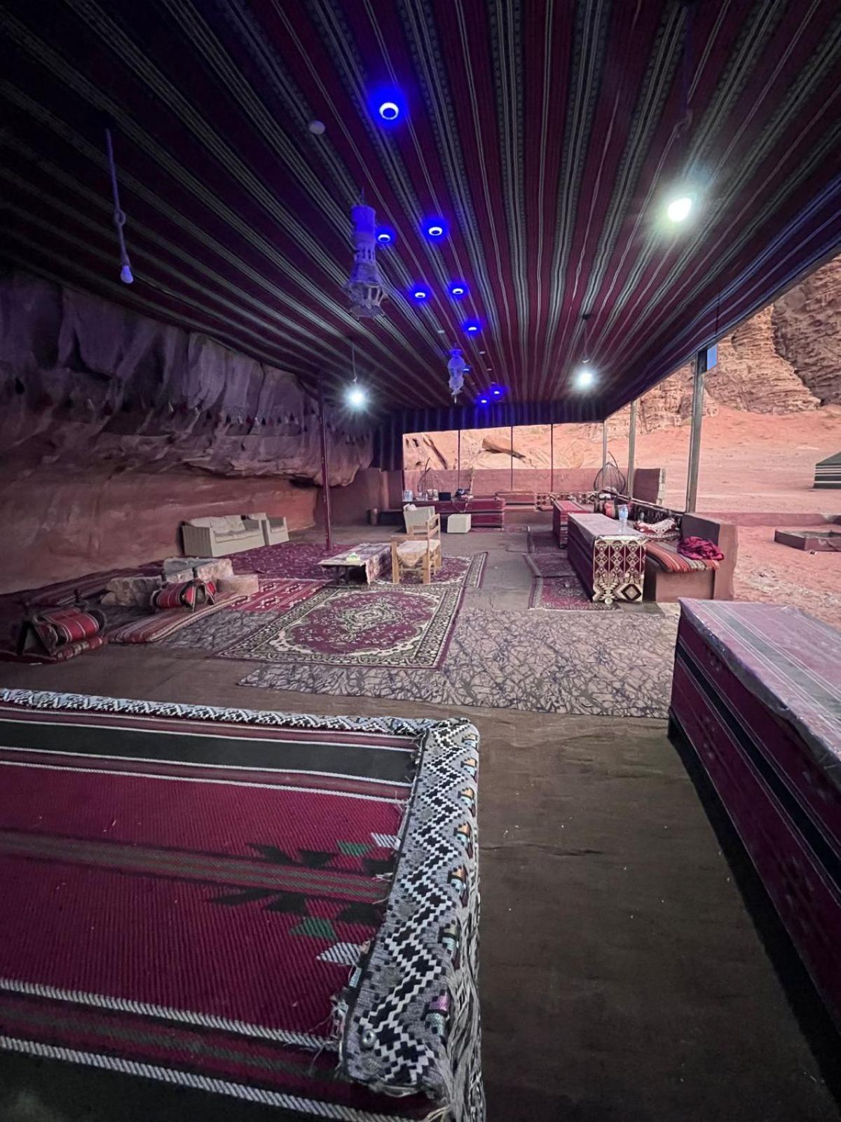 Um Sabatah Camp Otel Ram Vadisi Dış mekan fotoğraf