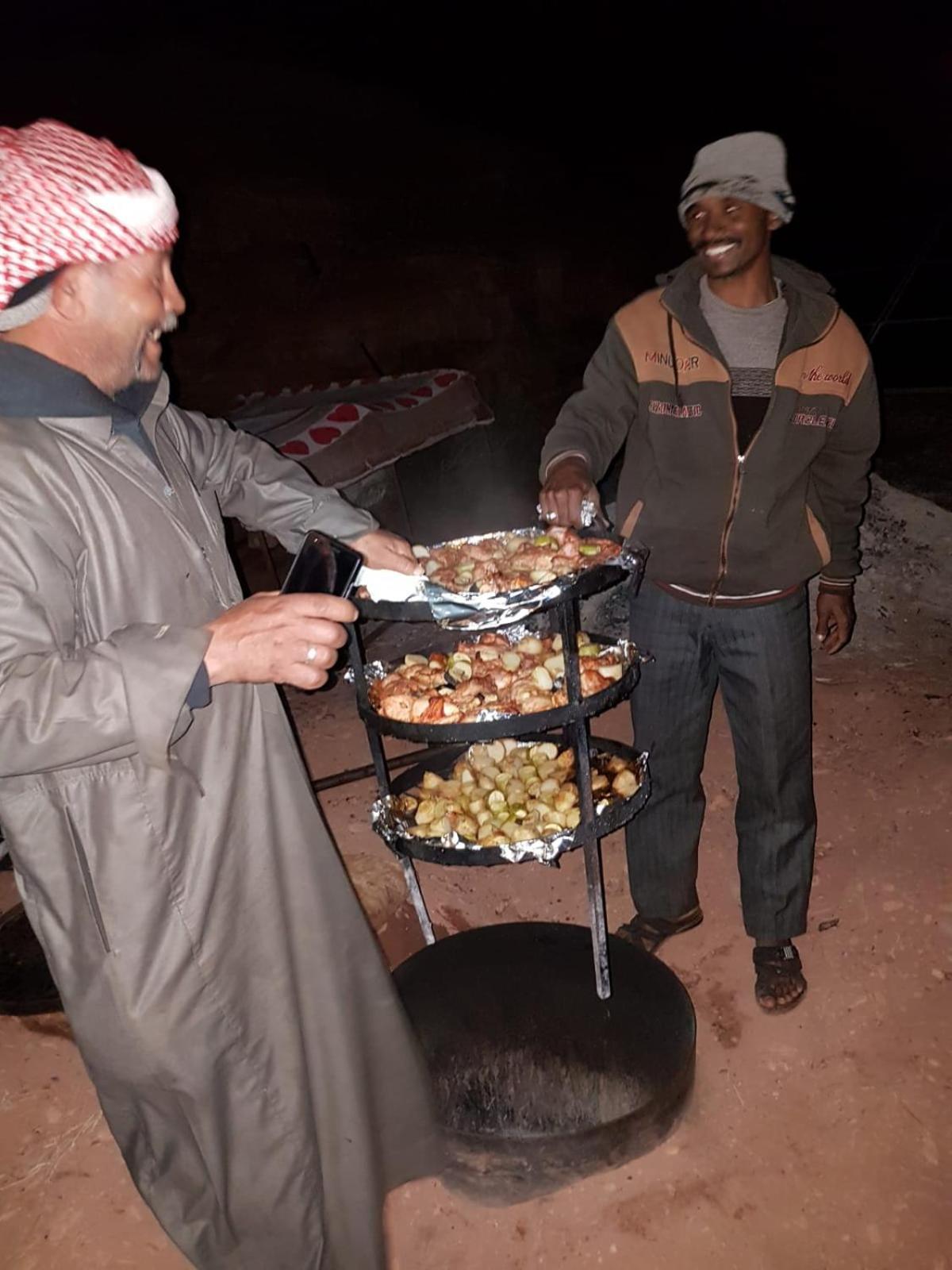 Um Sabatah Camp Otel Ram Vadisi Dış mekan fotoğraf